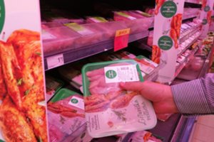 Parduotuvių lentynose – jau ir lietuviška vištiena užauginta be antibiotikų