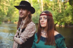 Albumo apžvalga. „Žalvarinis“ „Einam tolyn“