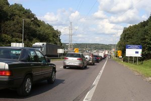 Kauno link važiuojančius vairuotojus sustabdė didžiulė spūstis: ji bus ilgam