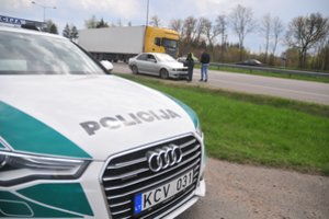 Policija turi rimtą įspėjimą užmiesčio keliais važiuojantiems vairuotojams