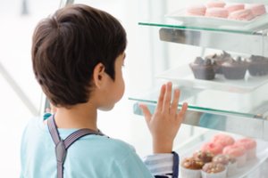 Kaip elgtis, kai finansai neleidžia patenkinti visų vaiko poreikių?