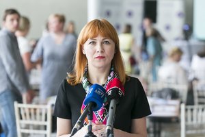 J. Petrauskienė pristatė mokslo metų naujoves: prakalbo apie egzaminų nukarūnavimą