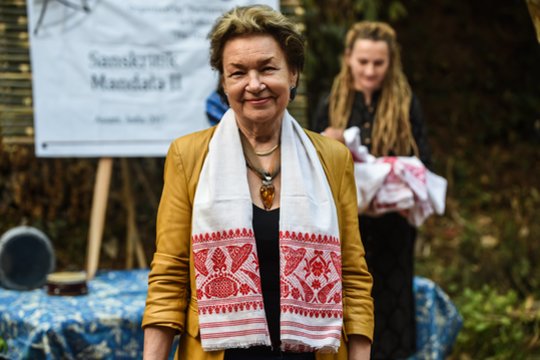 Apie Indiją, kūrybą, ir ne tik. Pokalbis su tapytoja Filomena Linčiūte-Vaitiekūniene