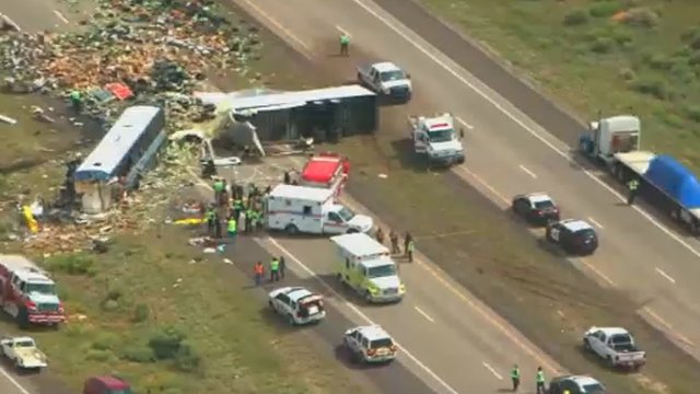 Tragiška avarija JAV: autobusas kaktomuša susidūrė su sunkvežimiu