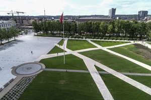 D. Grybauskaitė apie Lukiškių aikštę: jaučiu alergiją paminklams