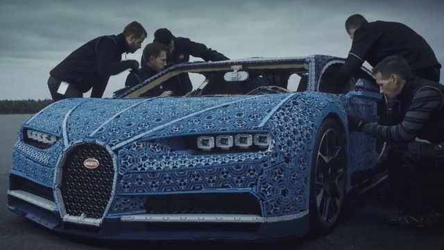 Neįtikėtina: 1 mln. „Lego“ detalių virto važiuojančiu „Bugatti Chiron“