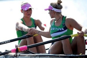 Irkluotojos A. Ginevičiūtė ir V. Senkutė Europos jaunimo čempionate  pateko į finalą