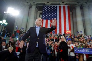 Buvę JAV prezidentai pasisakė apie J. McCainą