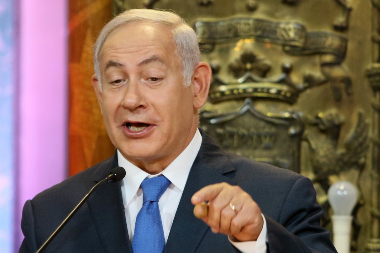B. Netanyahu Vašingtono sprendimą nebefinansuoti JT Pagalbos ir darbų agentūros (UNRWA) pavadino „svarbiu žingsniu“.