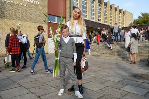 Į pirmą klasę sūnų atlydėjusi Natalija Bunkė neslėpė jaudulio