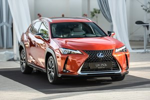Per stilingus pusryčius pristatytas naujas „Lexus UX“ miesto visureigis