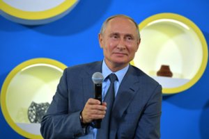 Didžiausią nuosmukį patyręs Vladimiras Putinas griebėsi diktatorių metodų
