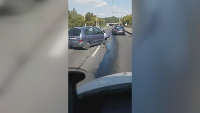 Nufilmavo nelaimę Vilniuje, kai susidūrė du automobiliai