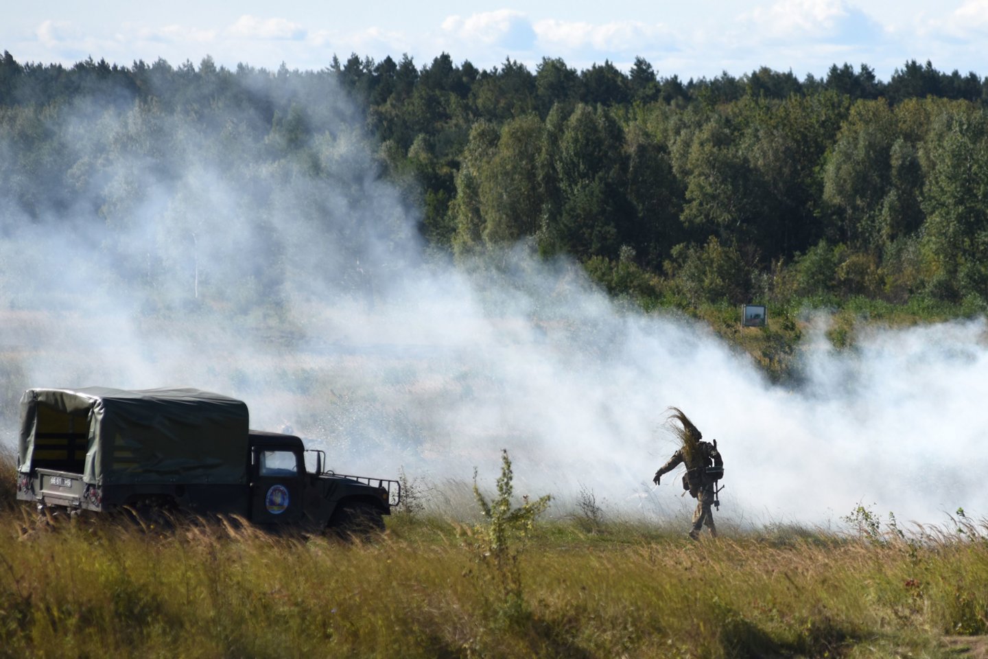 Ukraina pirmadienį pradėjo bendras karines pratybas su Jungtinių Valstijų ir virtinės kitų NATO šalių pajėgomis, tebetvyrant didžiulei įtampai su Rusija dėl Kremliaus palaikomo separatistinio sukilimo šalies rytuose.<br> AFP/Scanpix nuotr.