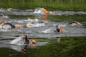 Triatlono entuziastai skelbia šimto „geležinių žmonių“ paiešką