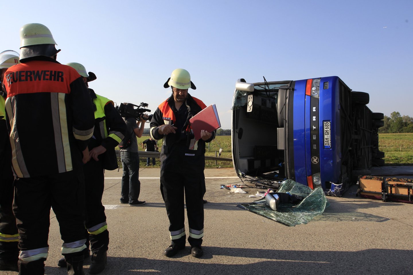 Vidurio Vokietijoje mokykliniam autobusui antradienį susidūrus su sunkvežimiu buvo nesunkiai sužeisti 17 vaikų ir vairuotojas, pranešė policija.