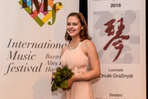 Pianistei Onutei Gražinytei veriasi pasaulio scenos: „Skinu koncertus kekėmis“