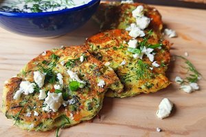 Pasiruoškite netikėtam skonio potyriui: turkiški cukinijų blynai su feta