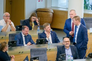 Prezidentei pakvietus politikus vakarienės, ekspertas: „Tai naivu“