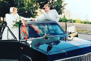 Nuotraukoje – 16-os vedęs ir tėvu tapęs garsus TV vedėjas. Ar atpažįstate? 