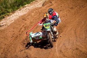 Motociklu su priekaba lenktyniaujantys broliai Kišūnai: svarbus ne tik artimas ryšys