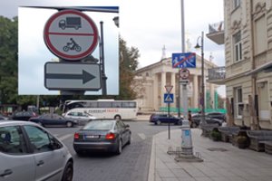 Pastebėjo kvailą klaidą Vilniuje: beprasmis ženklas kabojo metų metus