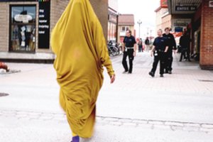 Prieš migrantus kovoja ir Skandinavija: švedams įgriso plačiai atvertos durys