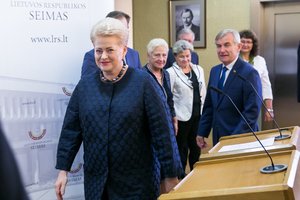 Dalios Grybauskaitės pamokymai Seime: ragino subręsti ir nustoti kariauti