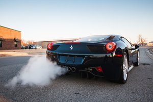 Automobilio dūmai išduoda rimtus gedimus – ką reiškia jų spalva?