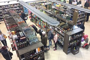 Valdžios užmojai verslui pakvipo sovietų laikais: kentės ir pirkėjų piniginės