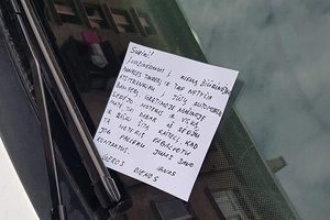 Vairuotojus apstulbino po avarijos palikta žinutė: nežinia – pykti ar juoktis