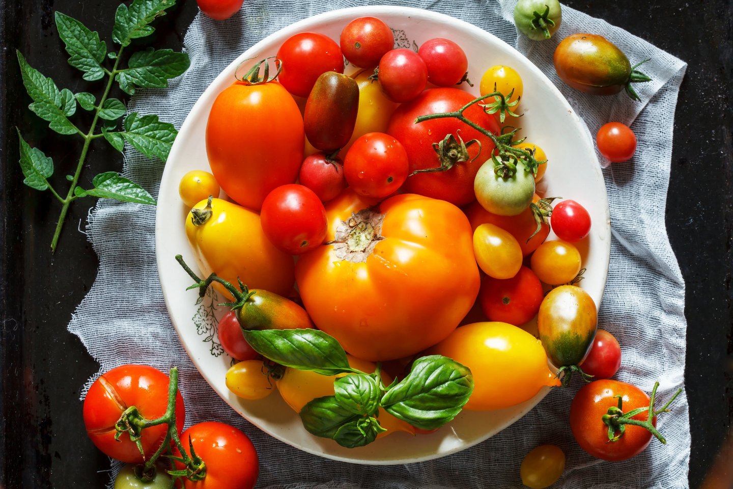  Šiais metais pomidorai gausiai sirpo šiltnamiuose ir daržuose.<br> 123rf nuotr.