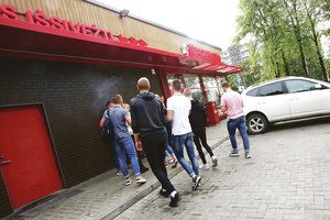 Per pertrauką – mokinių eilės ten, kur neturėtų būti