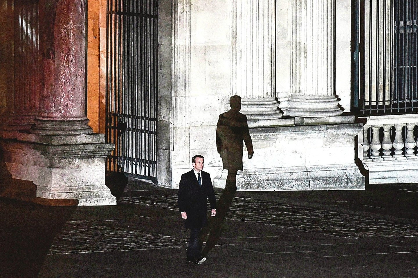 Kai pernai gegužę išrinktas E.Macronas pergalingai žengė susitikti su gerbėjų minia, tikriausiai nemanė, kad vos po metų jo nekęs dauguma prancūzų.<br>AFP/„Scanpix“ nuotr.
