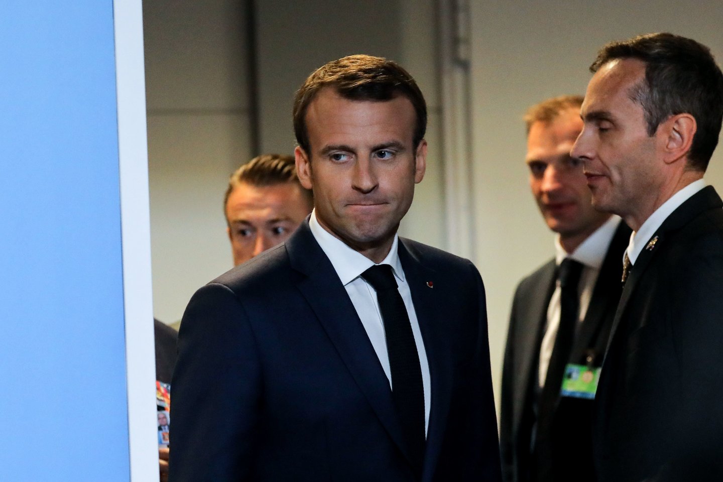 Kai pernai gegužę išrinktas E.Macronas pergalingai žengė susitikti su gerbėjų minia, tikriausiai nemanė, kad vos po metų jo nekęs dauguma prancūzų.<br>AFP/Scanpix nuotr.