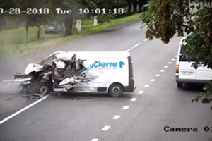 Sukrečiantis vaizdas: prie vairo užmigęs vyras apgavo savo mirtį