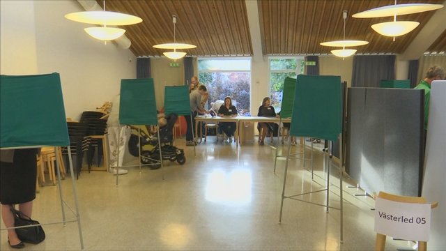 Švedijos parlamento rinkimuose pergalė piešiama kraštutinių dešiniųjų partijai