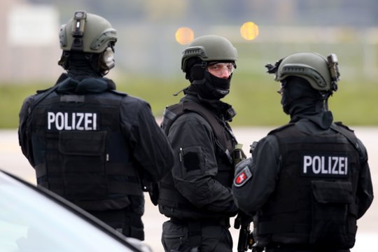 Vokiečiai protestavo prieš policijos galių išplėtimą kovoje su  terorizmu