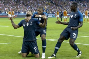 Pasaulio čempionai Prancūzijos futbolininkai įveikė olandus