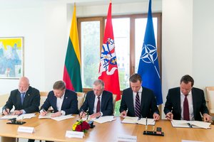 Partijos susitarė – pasirašė susitarimą dėl gynybos, bet trūksta socialdemokratų paramos