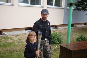 Vienišas tėtis patyrė šoką: areštavo neįgalios dukrelės pinigus