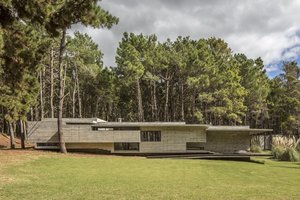 Įsikūrė 140 kv. m ploto namuose, kuriuose tik lovos ir kėdės ne iš betono