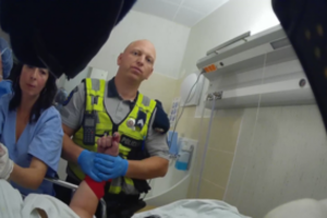 Po to, kai iškvietė policiją, nes „moteris atsisakė gimdyti“ – kaltinimai medikams