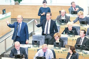 Slaptas juodraštis kelia aistras: konservatoriai tyli, R. Karbauskis niršta