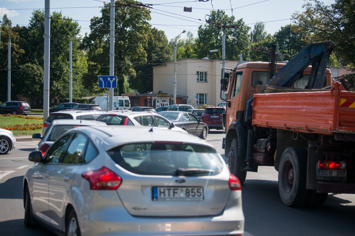 Vyriausybė ieškos galimybių ir paskatų gyventojams įsigyti mažiau taršius automobilius.<br>J.Stacevičiaus nuotr.