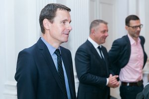 Po prašymo nušalinti teisėjus, politinės korupcijos byloje daroma pertrauka