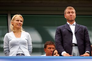 Po 11 metų pagaliau širdį atvėrė buvusi Rusijos oligarcho Romano Abramovičiaus žmona