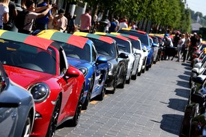 Apskaičiavo: estų šeima gali įpirkti 11 tūkst. eurų brangesnį automobilį nei lietuviai