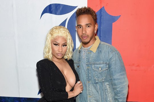 Prabangiame renginyje pastebėti Lewisas Hamiltonas ir Nicki Minaj sukėlė intriguojantį įtarimą