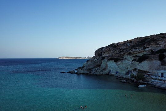 Garsiame Graikijos paplūdimyje per akmenų griūtį sužeisti trys žmonės